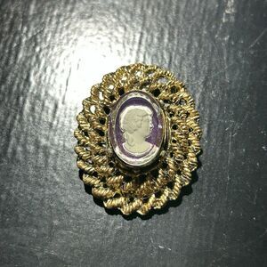 Vintage Intaglio Cameo Brooch Pin Reverse Painted Purple White Gold Tone Metal